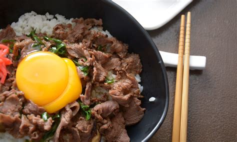 如何輕鬆製作牛肉丼飯？變化無限的日式美味料理！